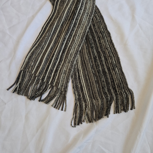 Pierre Cardin Acrylic Striped Fringed Tight Knit Scarf 52 X 8 NEW - Picture 3 of 9
